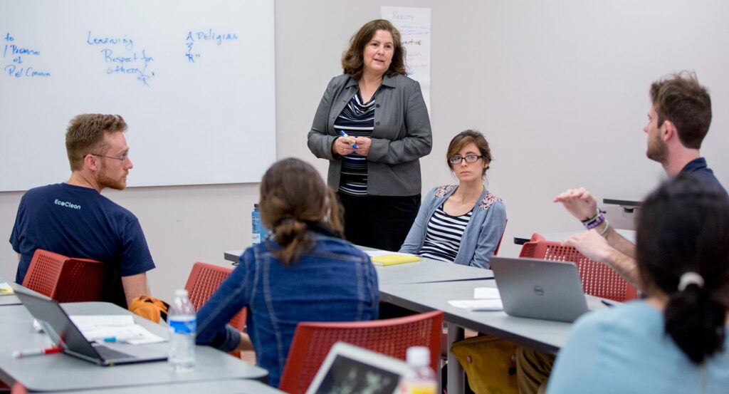 Dr. Cinthia Salinas leads a class discussion.