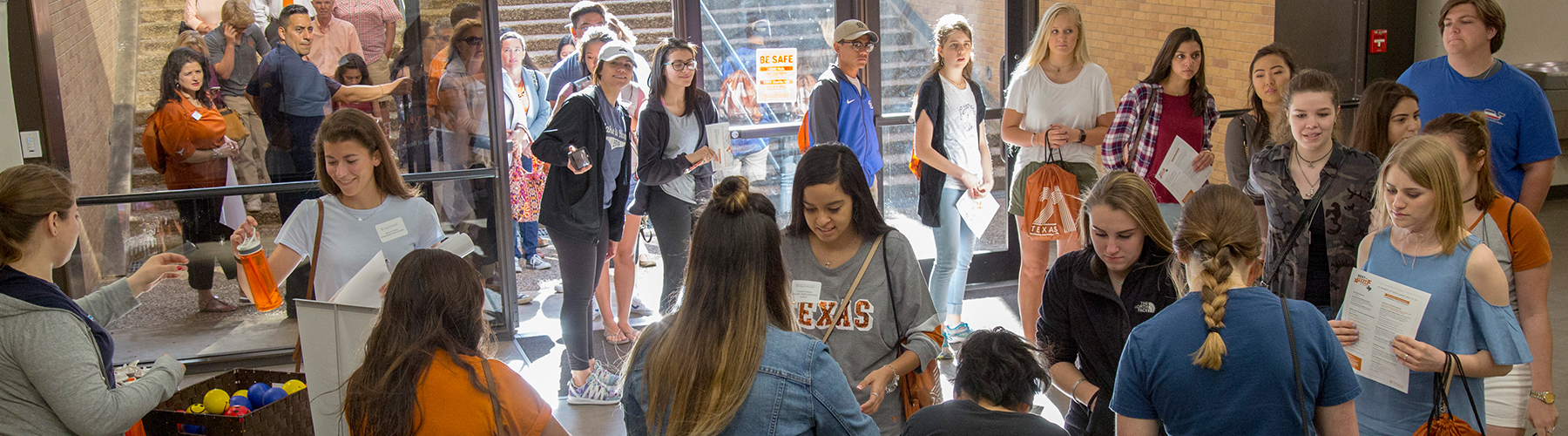 Students line up for orientation in the Sánchez Building.